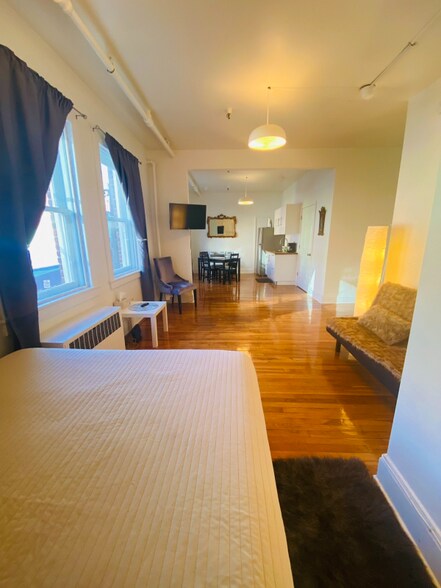 Building Photo - 118 2nd St SW