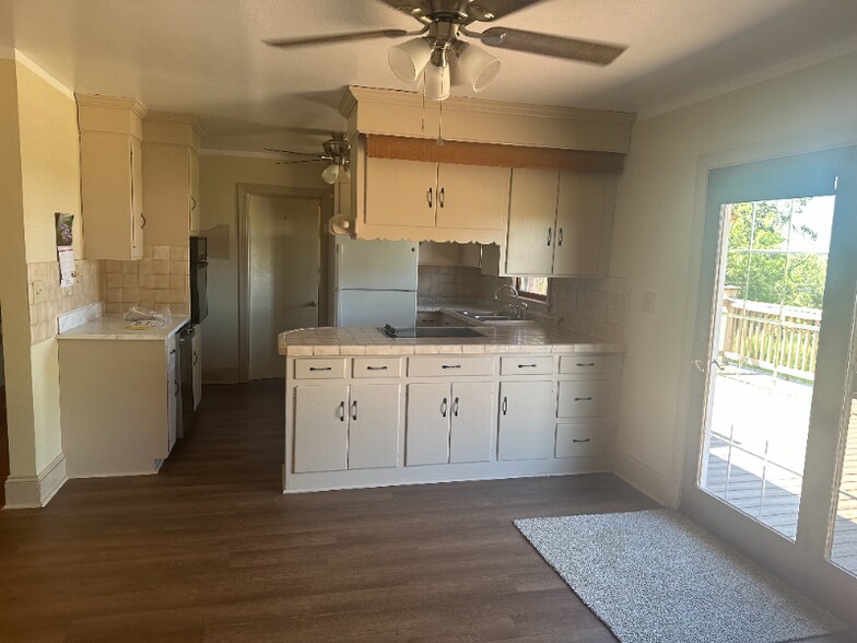 Building Photo - 230 S Airport Rd