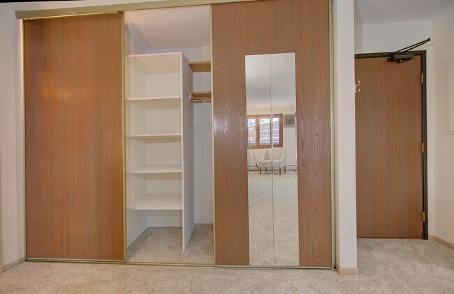 Building Photo - 4350 Trenton Ln N