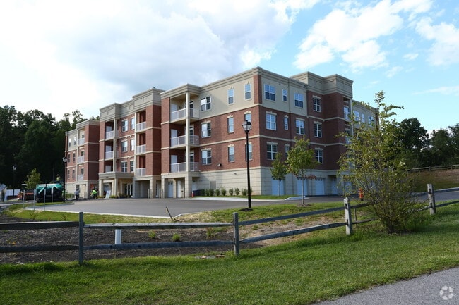 Building Photo - Vantage at Turf Valley