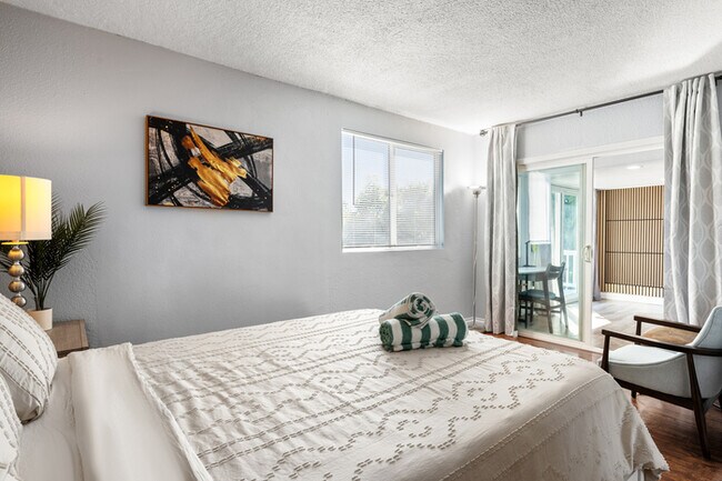 Building Photo - 1250 Stratford Ln