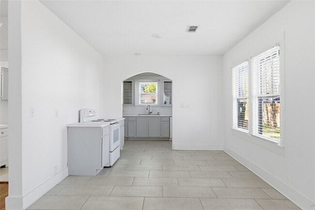 Building Photo - 3808 State Hwy 3