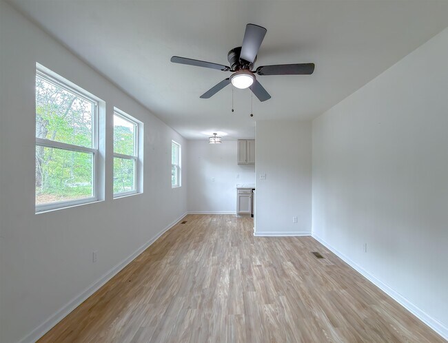 Building Photo - 1751 Pepper Dr