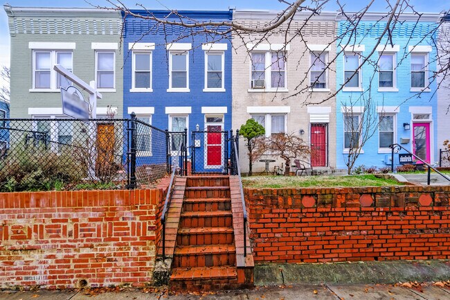 Building Photo - 314 14th Pl NE