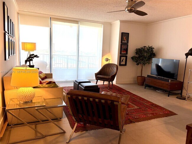 Building Photo - 555 NE 15th St