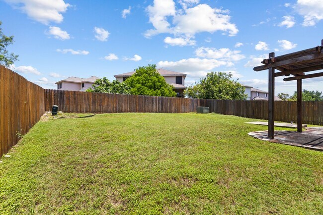 Building Photo - 4 Bedroom/2.5 Bath Wildhorse Subdivision