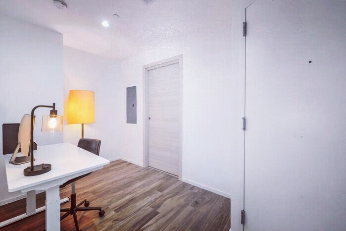 Building Photo - 801 S Miami Ave