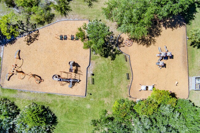 Building Photo - 4545 Brandywine Dr
