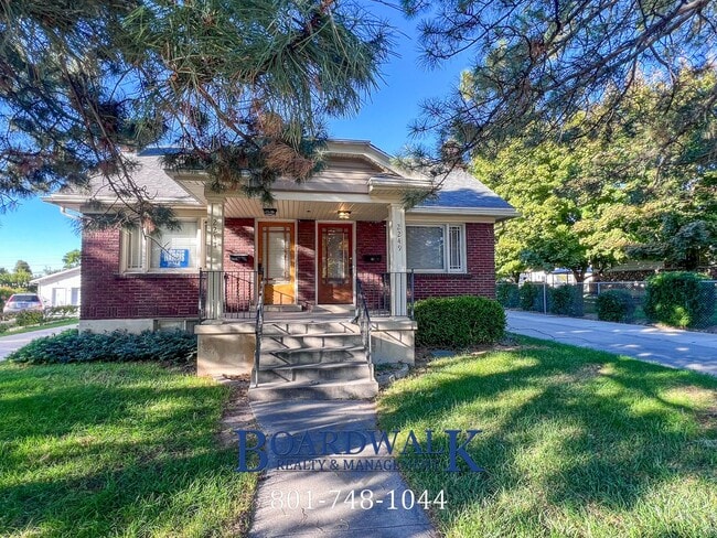 Building Photo - 2247 E Lambourne Ave