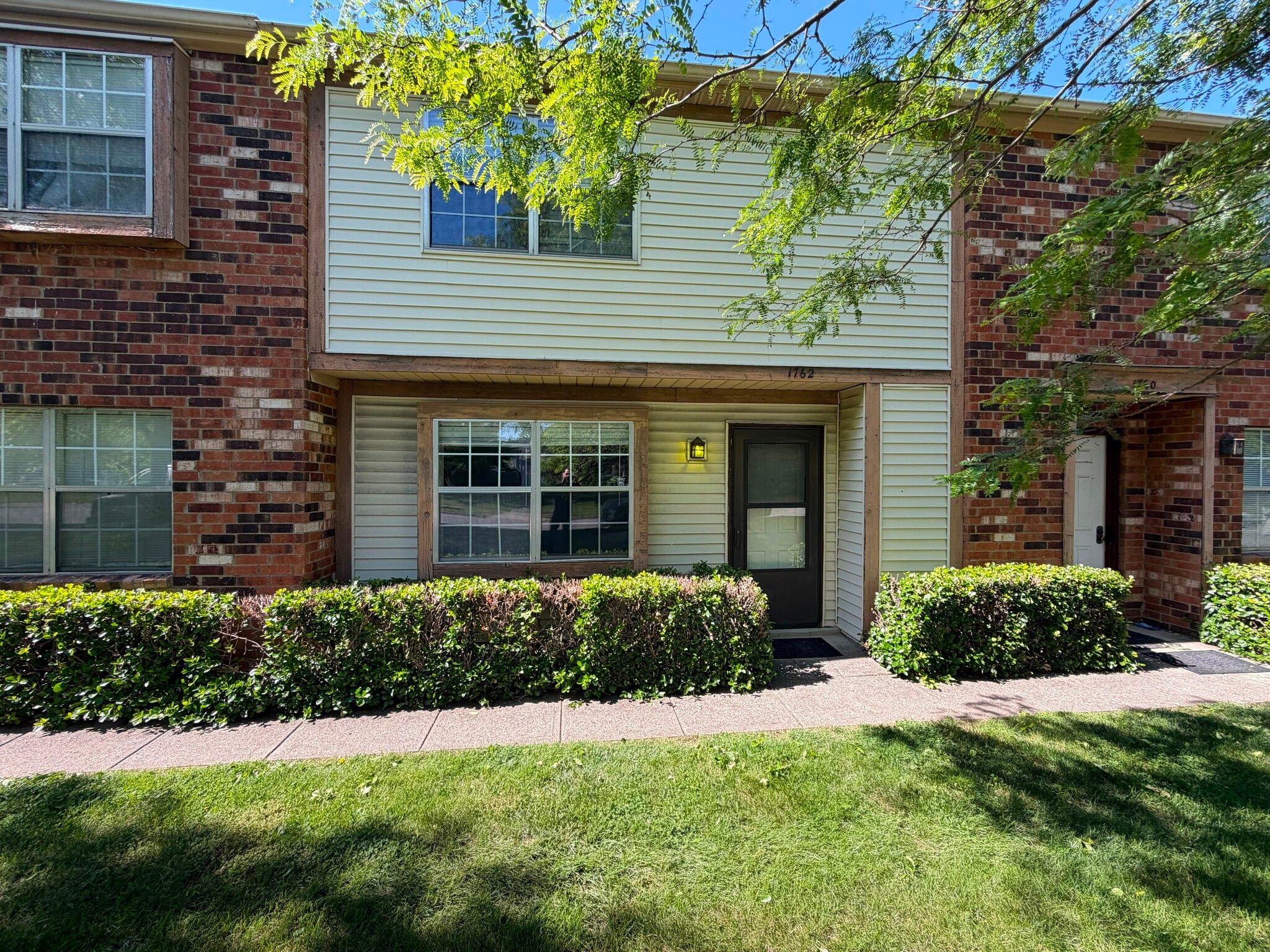 Building Photo - 1762 Queensbridge Dr