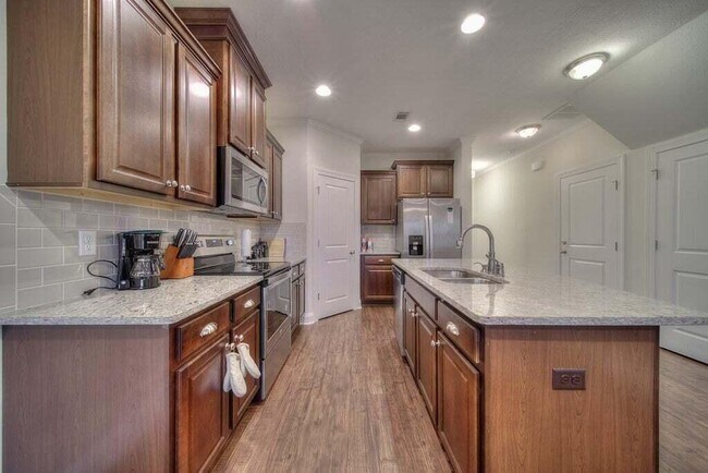 Building Photo - 710 Red Cedar Ct