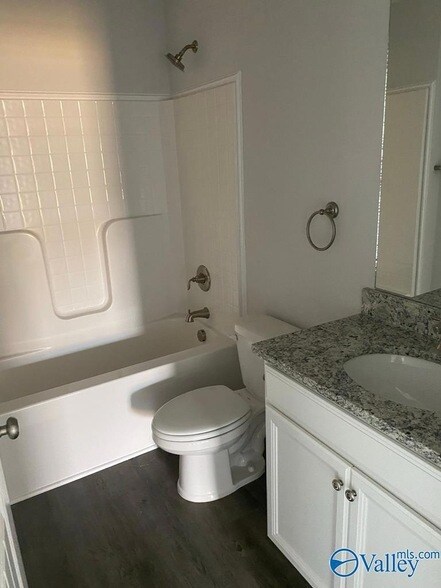 Building Photo - 121 Sorrelweed Dr