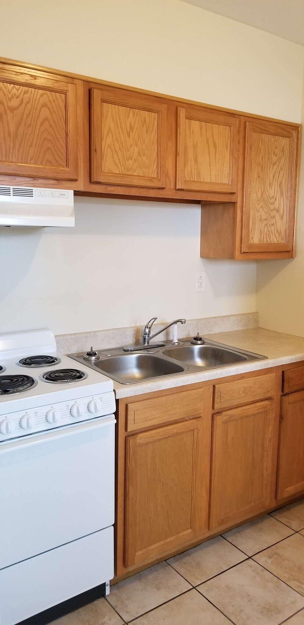 Kitchen - 319 W North St