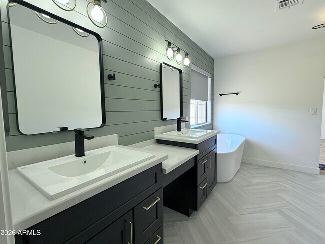 Building Photo - 6891 W Via Del Sol Dr