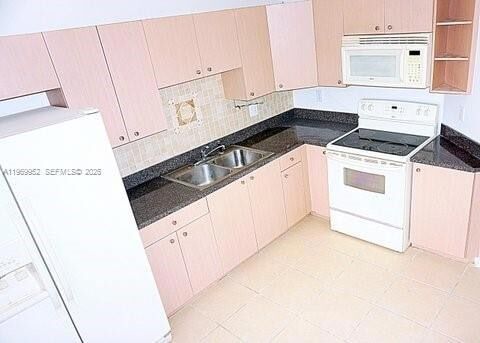 Building Photo - 9658 SW 138th Ave