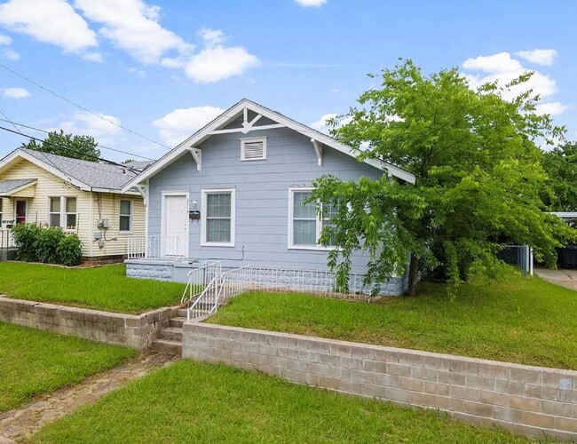 Building Photo - 2 Bedroom / 2 Bath in the heart of Midtown!