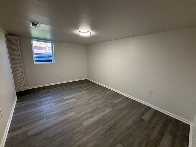 Building Photo - 1348 Waite St