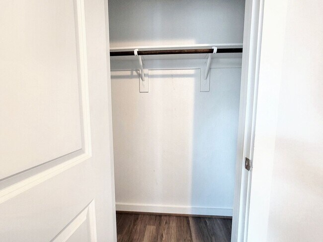Building Photo - Beautiful 3-Bedroom, 2-Bath Modern Home fo...