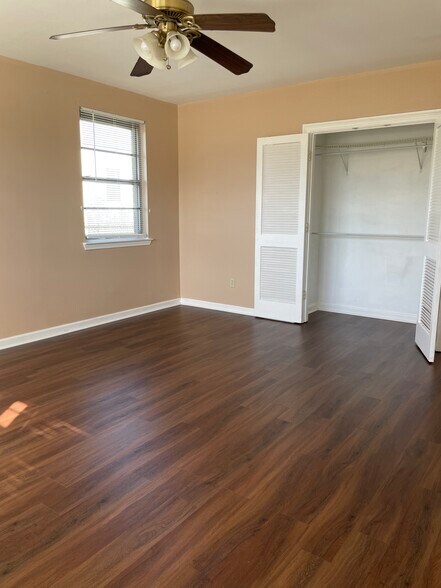 Master bedroom_5 - 7925 Danube Rd