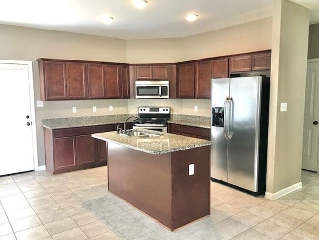 Building Photo - Available Now! 4-Bedroom 2.5 Bath Home In ...