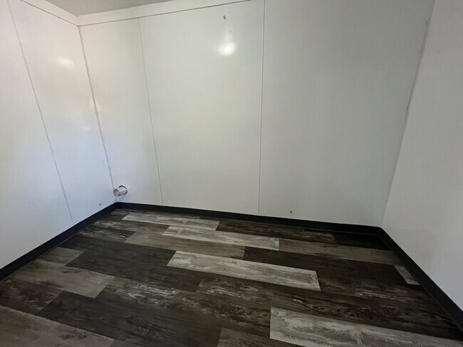 Building Photo - 1139 Perrot St