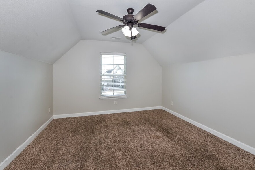 Building Photo - 2674 Champion Hills Dr