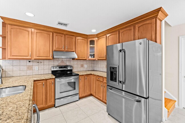 Building Photo - 5465 Monterey Cir