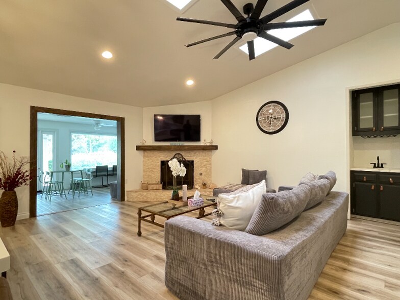 Building Photo - 12899 Rain Shadow Rd