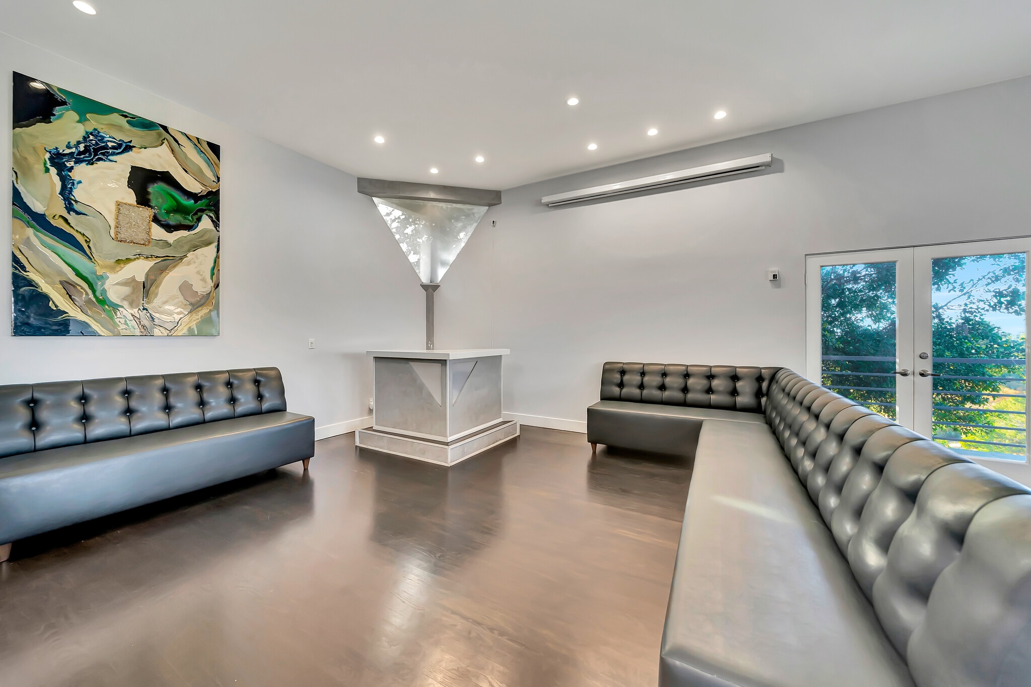 Building Photo - 3630 Avenida del Sol