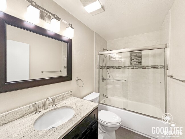 Building Photo - Beautiful 3B/2.5BA W/ Attached 2 Car Garage, A/C, & W/D in La Jolla!