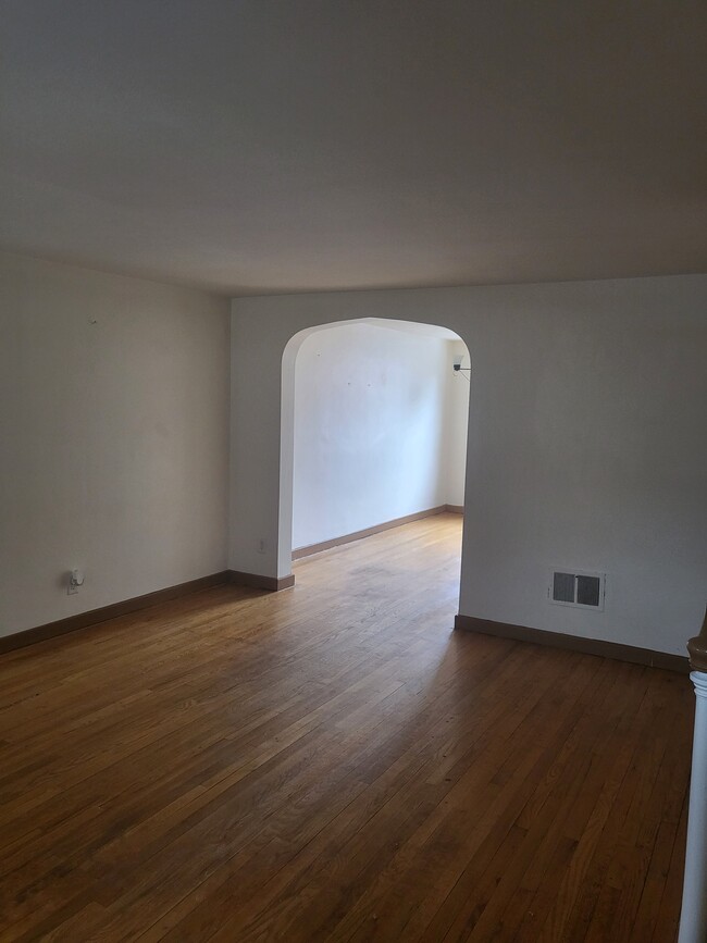Building Photo - 2445 Brookwood St