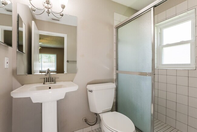 Building Photo - 3207 Acapulco Dr