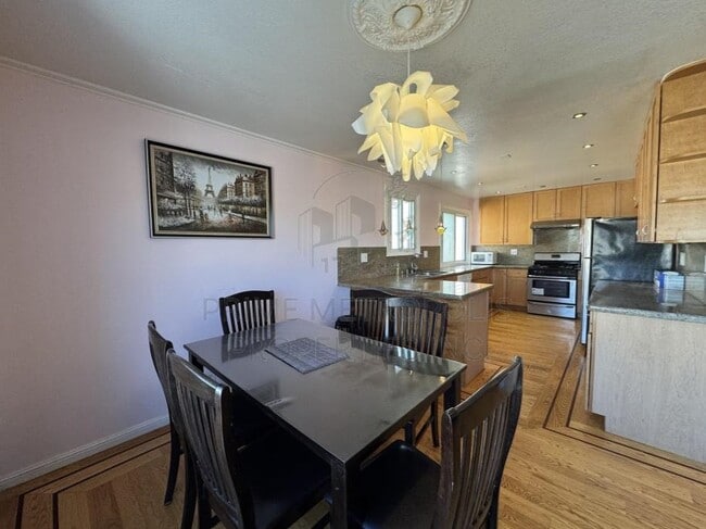 Building Photo - 60 Surrey Ct