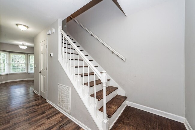 Building Photo - 4 Bedroom, 2.5 Bathroom Home in Tall Pines...