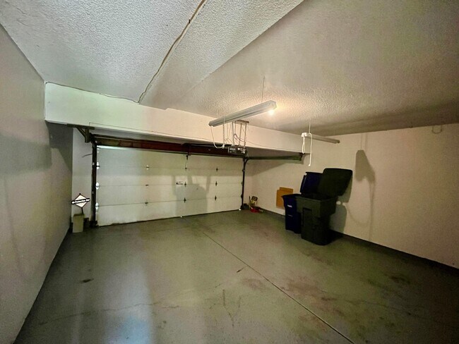 Building Photo - 2775 Amana Ct