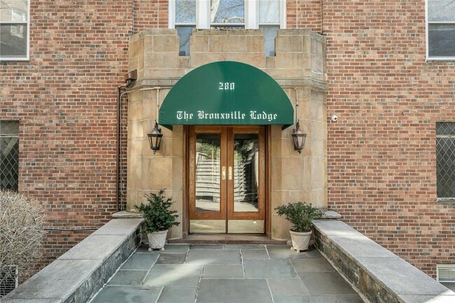 Building Photo - 280 Bronxville Rd