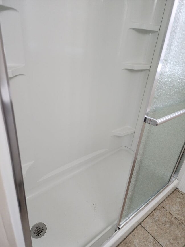 Building Photo - Beautiful 3 Bedroom 2 Bathroom Home