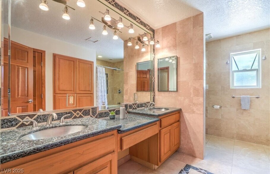 Building Photo - 3480 W Mesa Verde Ln