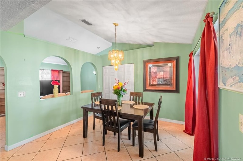 Building Photo - 556 SW Buswell Ave