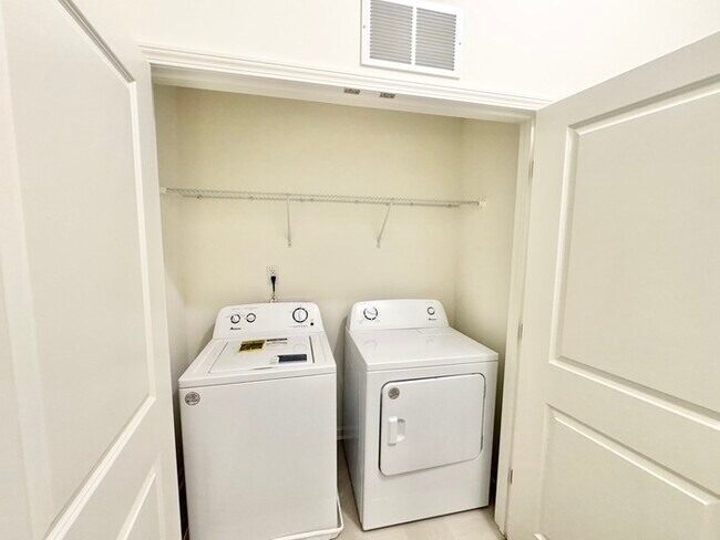 Building Photo - 2 Bedroom Townhome in Lowell (Minutes from I-85)- MOVE IN READY