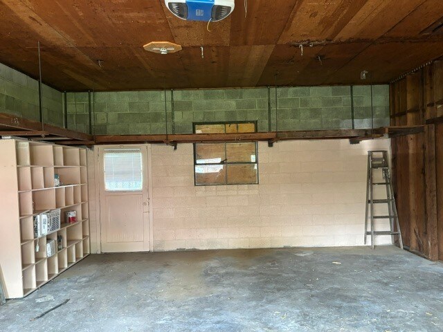 Building Photo - 9600 SE 42nd Ave