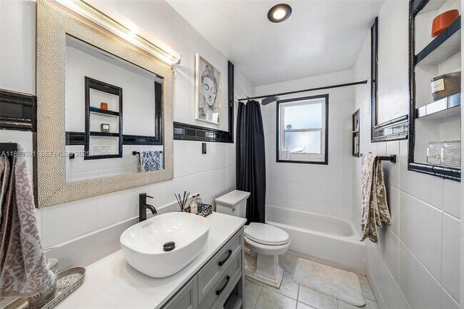 Building Photo - 840 S Shore Dr