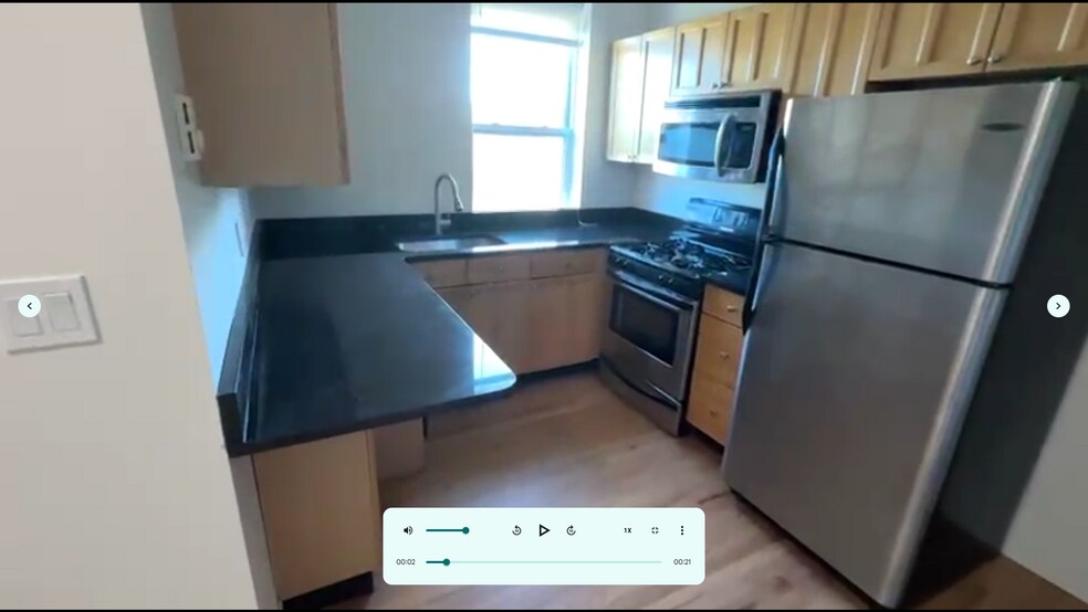 Building Photo - 131 Park Dr