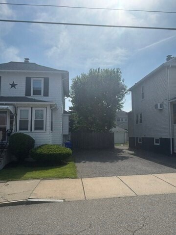 Building Photo - 40 Bellvale St