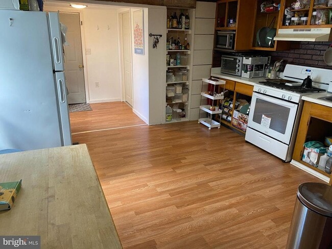 Building Photo - 359 W Main St