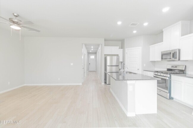 Building Photo - 13821 Madero Dr