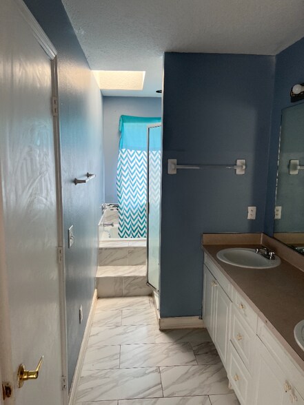 Building Photo - 914 Caribbean Dr