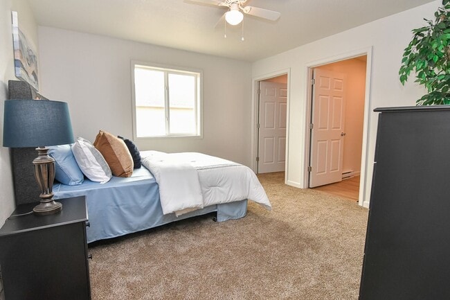 Building Photo - 3 Bedroom, Single-story Townhomes for rent...