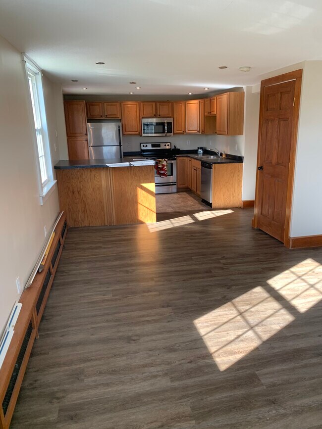 Building Photo - 23 School St