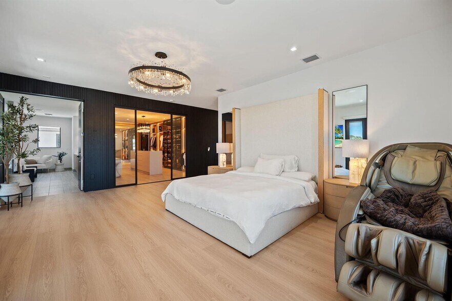 Building Photo - 5735 SW 104th Ter